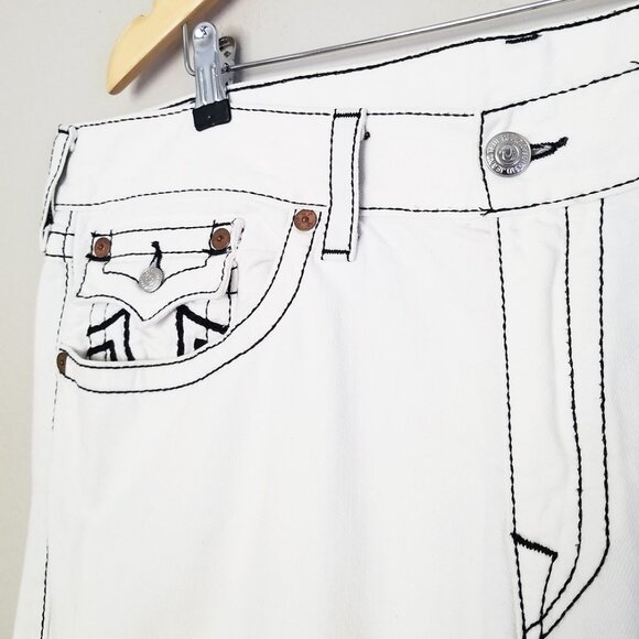 True Religion Men's 40 Straight Leg Jeans Optic White Blue Stitch Flap Raw Hem - Picture 15 of 16